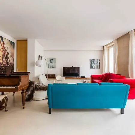 Veeve - Art Lovers Retreat